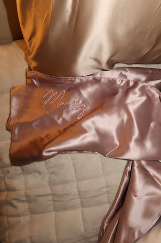 Silk Pillowcases: The Secret to Better Sleep and Radiant Skin